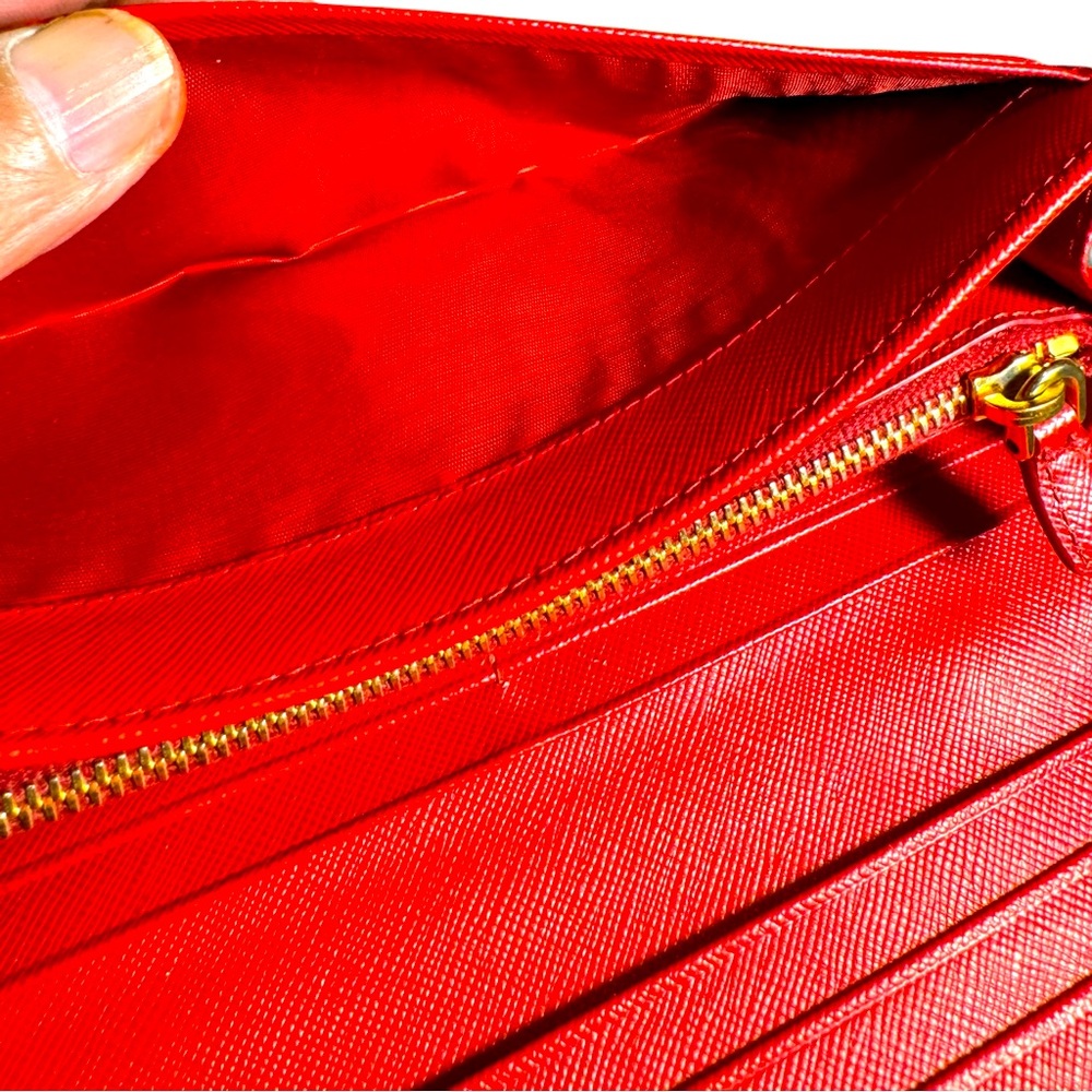 Prada Safiano Leather Ted with ribbon bow and flap closure excellent condition - Picture 9 of 14